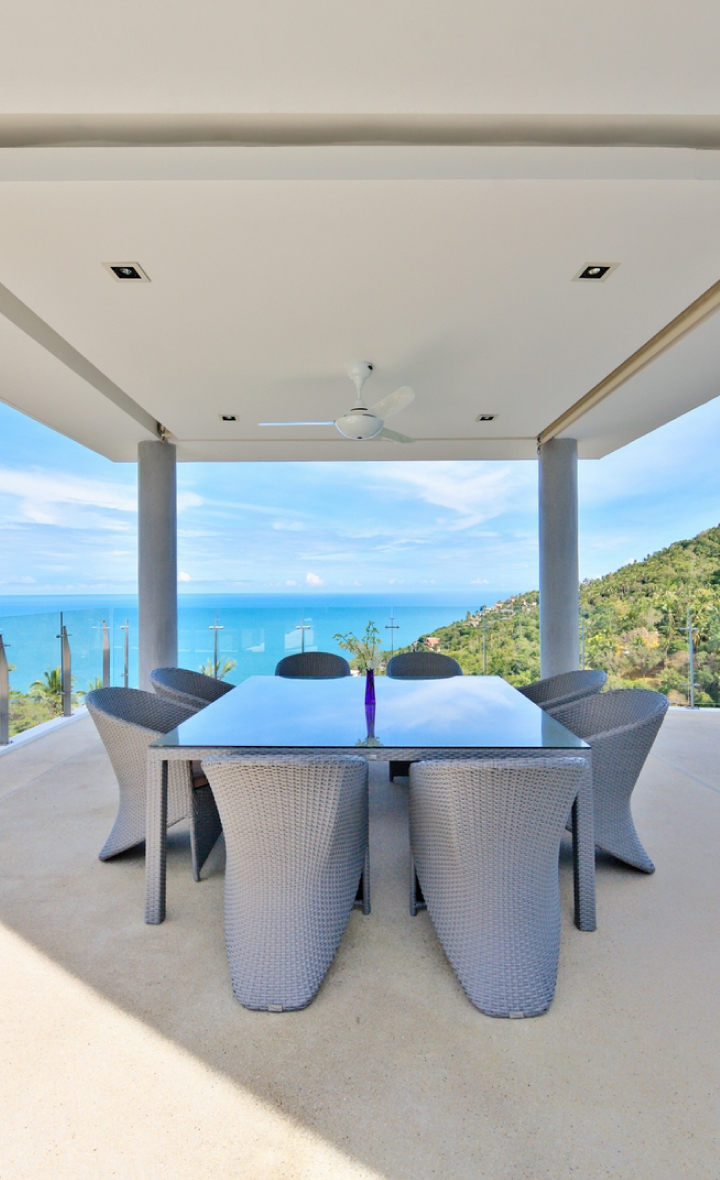 Outdoor dining area overlooking the ocean at Villa Maeva Koh Samui.
