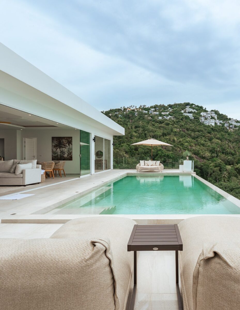 Beachfront villas Coral Cove Samui with private infinity pool